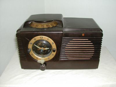 philco_clock_radio_-_1951